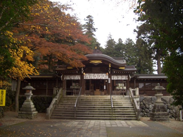 晩秋の高麗神社本殿