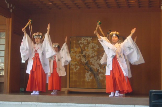 巫女の舞、2013年1月、高麗神社